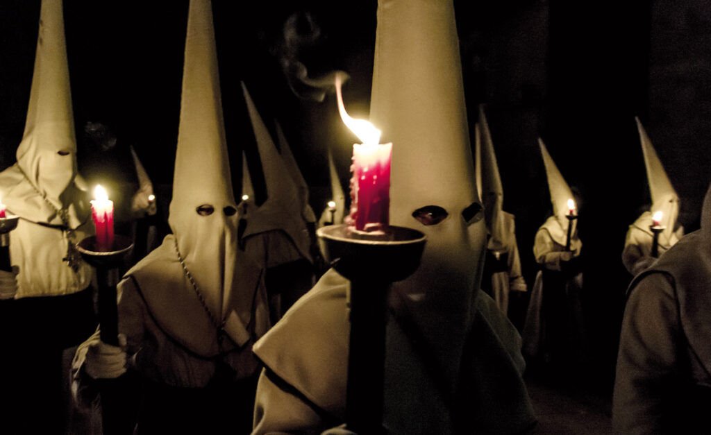 Penitente Hermandad de Jesús Yacente. © Paco Fuentes Vicario