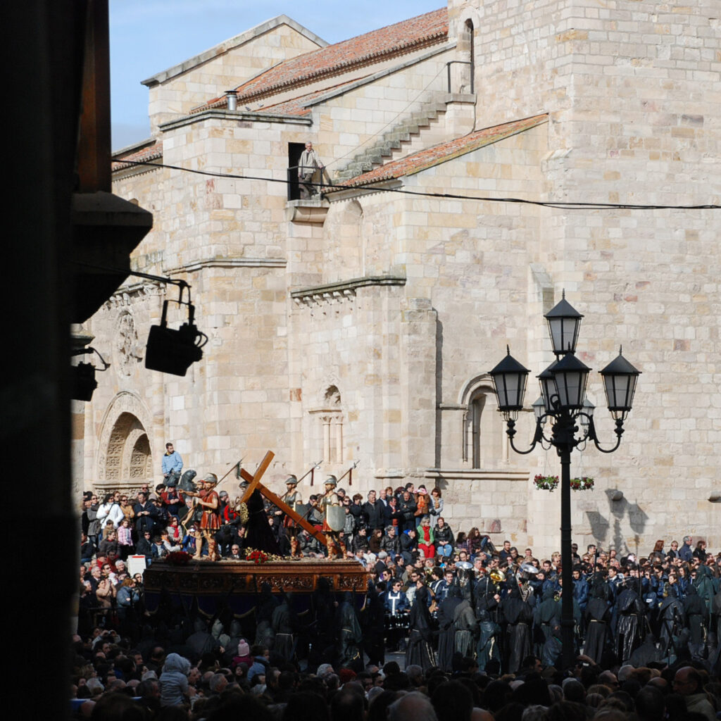 Procesión en la Plaza Mayor @ Archivo Diputación