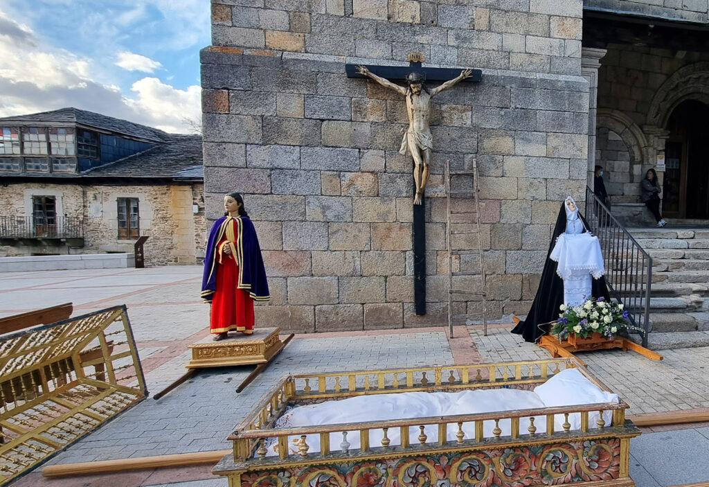 Puebla de Sanabria - Crucificado, San Juan y la Soledad